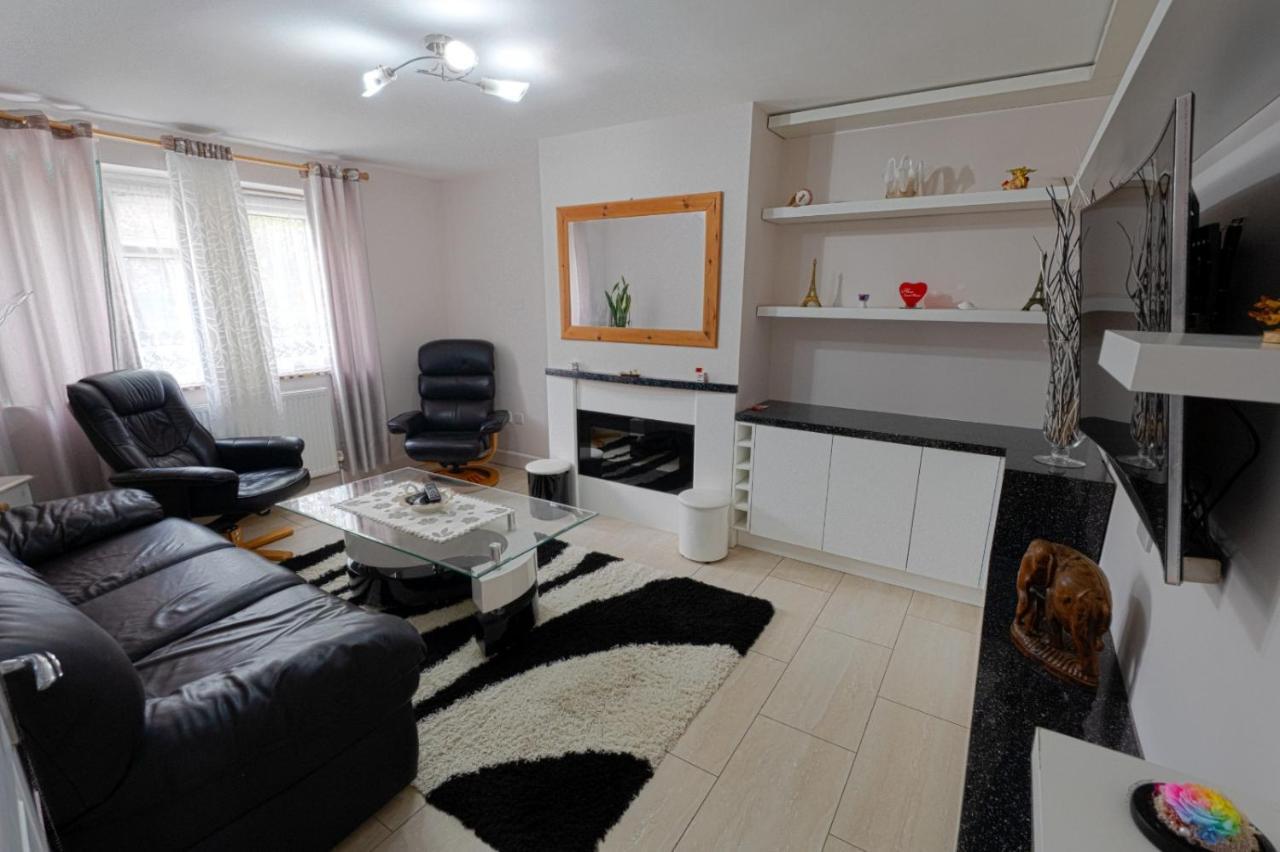 Immaculate 2-Bed Apartment In Isleworth By River Bagian luar foto