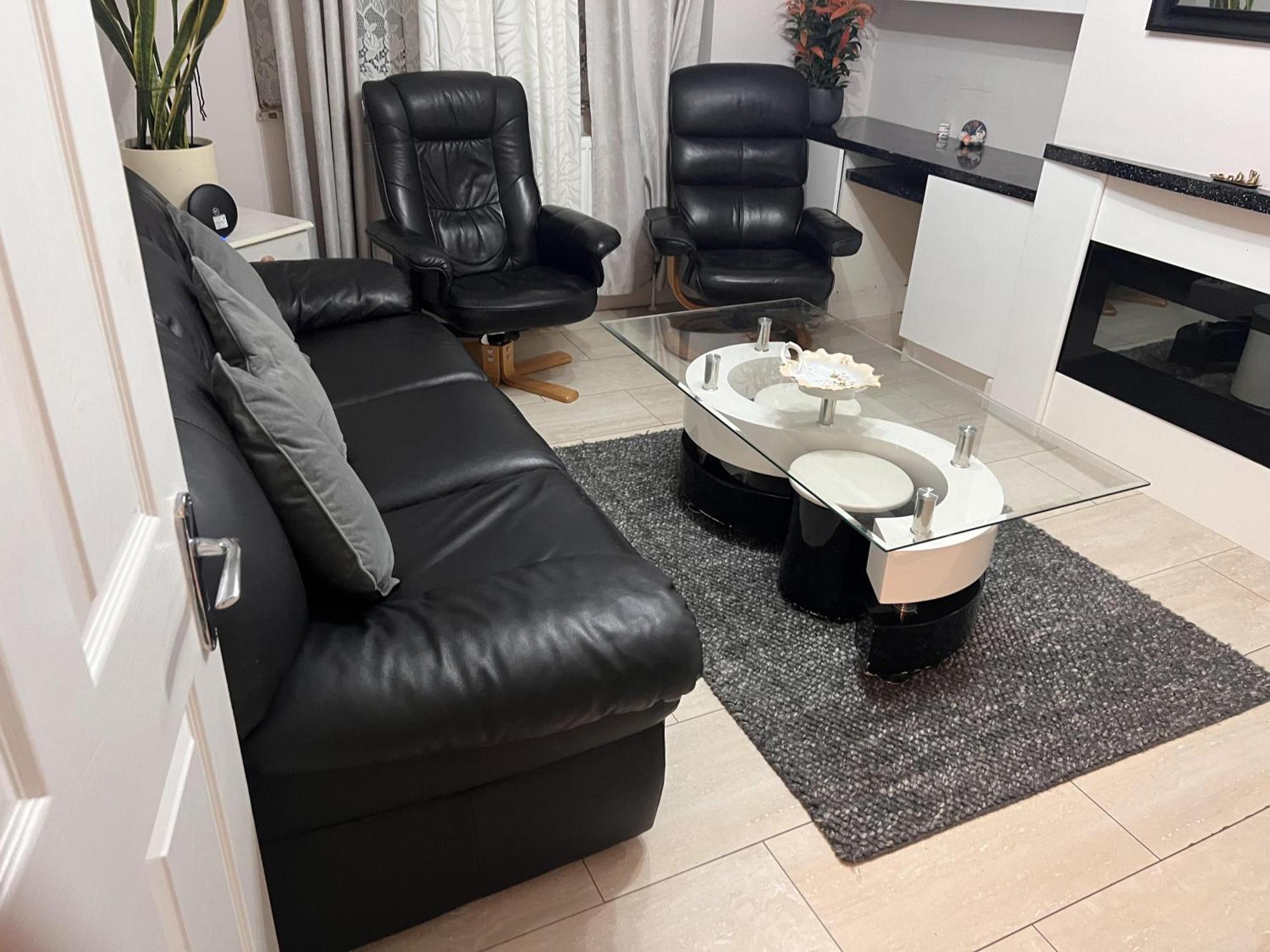 Immaculate 2-Bed Apartment In Isleworth By River Bagian luar foto